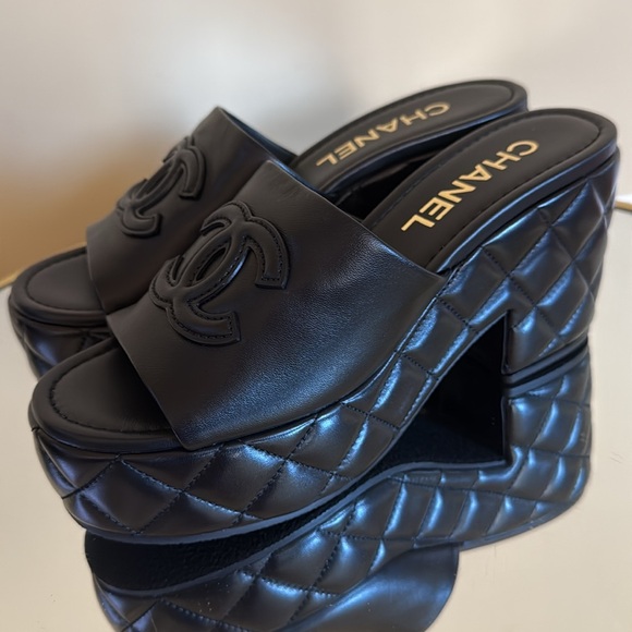 CHANEL DAD 25A CC logo Quilted Lambskin leather Platform Mules Sz 39 - Picture 17 of 17